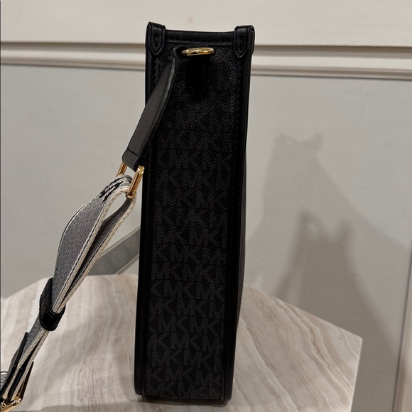 Michael Kors Crossbody Luisa North South Black Logo Strap Jet Set Messenger Bag - Picture 6 of 17